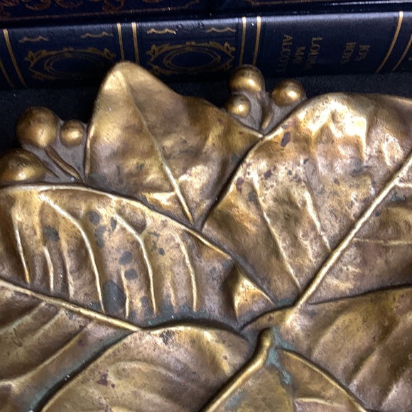 Set of 2 Vintage / antique CHC 5903 solid brass footed lemon leaf and berry dish - Picture 7 of 7